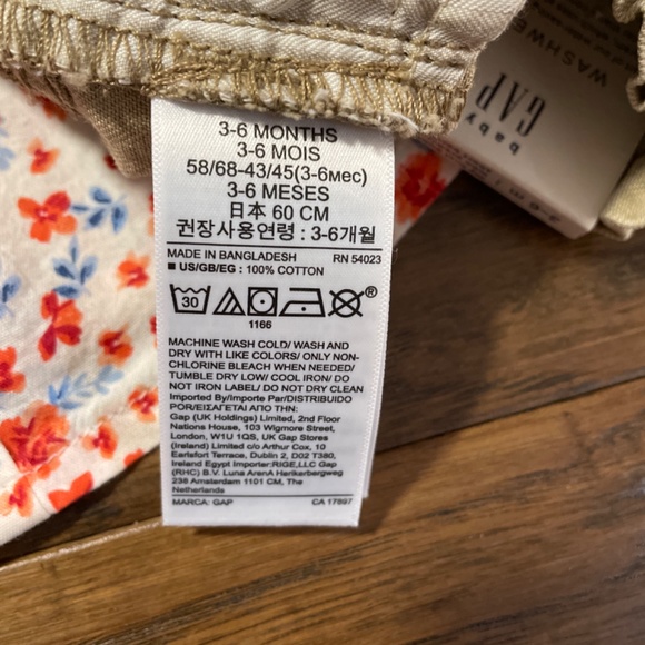 New Gap bubble shorts and floral tank top size 3-6 months - Picture 7 of 12